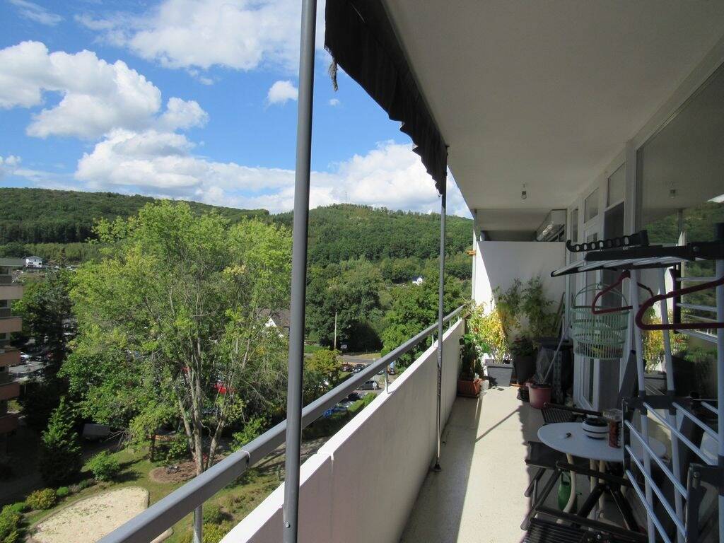 TOPLAGE: Großzügige 3,5-Zimmer-Wohnung mit Einbauküche, Balkon und ein Blick über Neunkirchen!, 57290 Neunkirchen