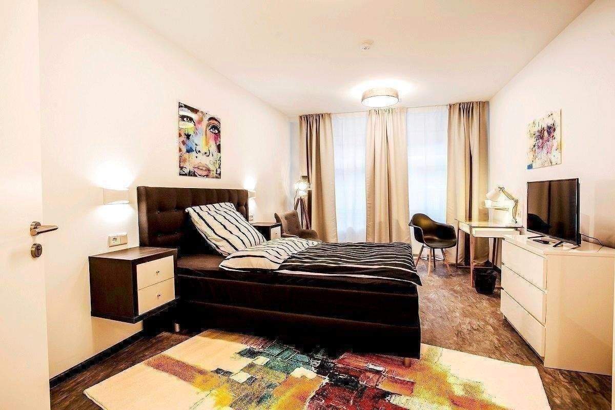 Ab Sofort – möbliertes Zimmer in gemütlicher 10er WG – mitten im Bahnhofsviertel, 60329 Frankfurt am Main (Bahnhofsviertel Gallus Gutleutviertel Innenstadt)
