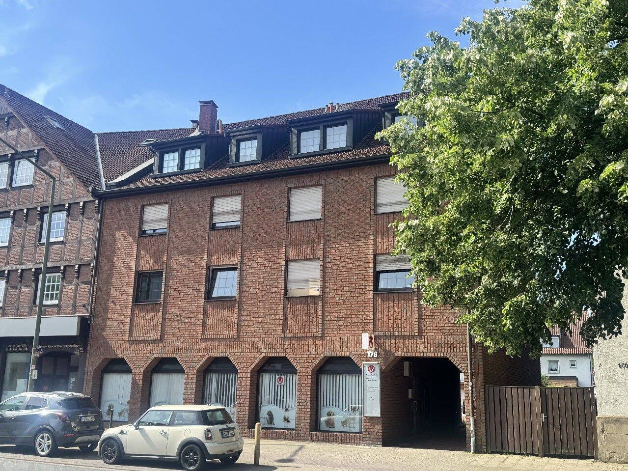 Solide Wohnung mit großem Balkon, großem Keller, Garage und Buslinie M1 vor der Tür, 49082 Osnabrück (Kalkhügel Nahne Schölerberg Sutthausen)