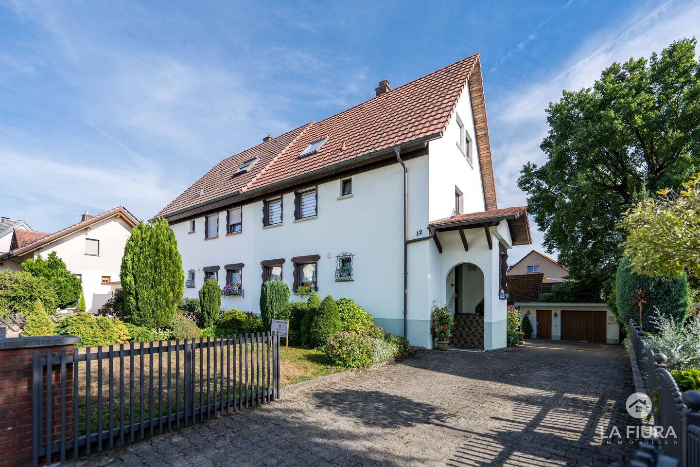 LFI | Gepflegte Doppelhaushälfte mit Garage und Garten in zentraler Wohnlage von Murg, 79730 Murg