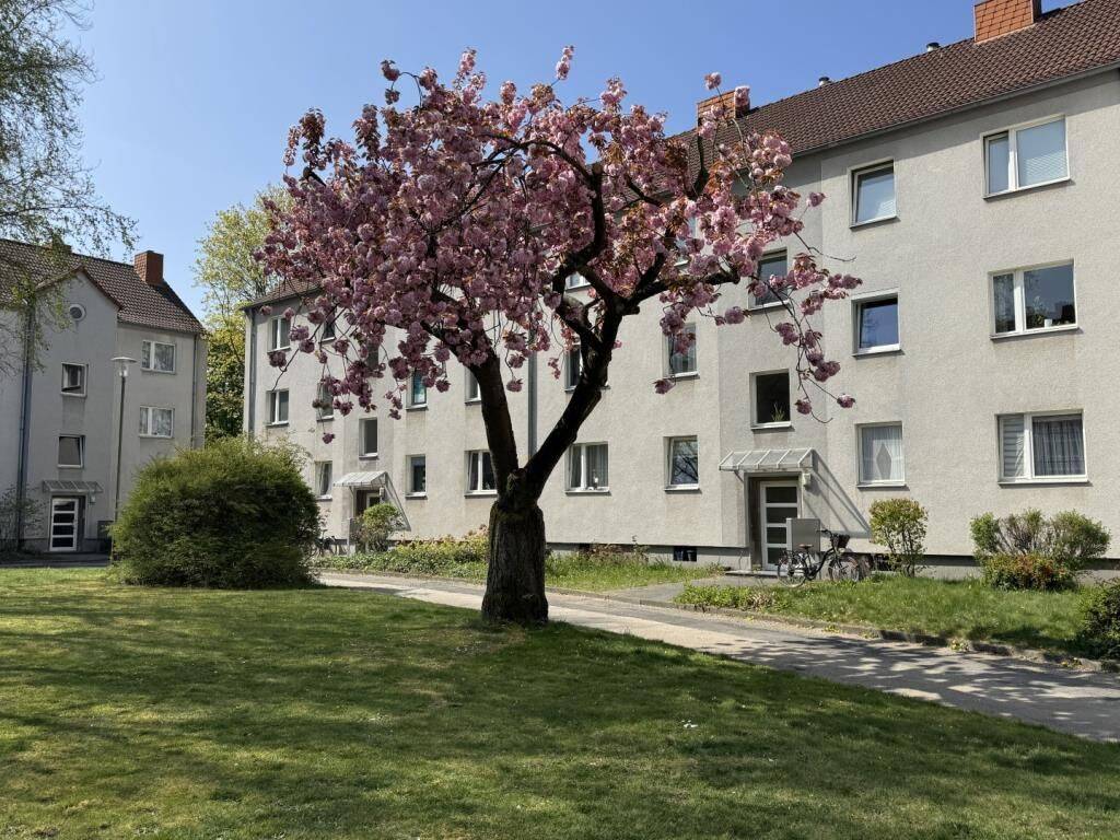 ACHTUNG SOMMERAKTION ! 2-Zimmer-Wohnung mit Balkon und großem Garten in D-Holthausen!, 40589 Düsseldorf