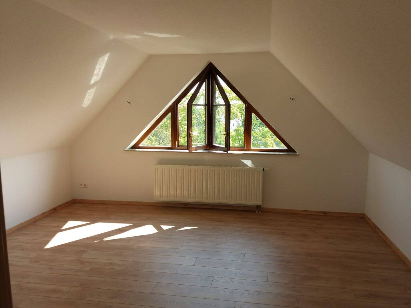 Große 3-Zimmer-Maisonette-Dachgeschosswohnung mit großem Balkon, Keller, Aufzug und Stellplatz, 4178 Leipzig (Burghausen-Rückmarsdorf Böhlitz-Ehrenberg)