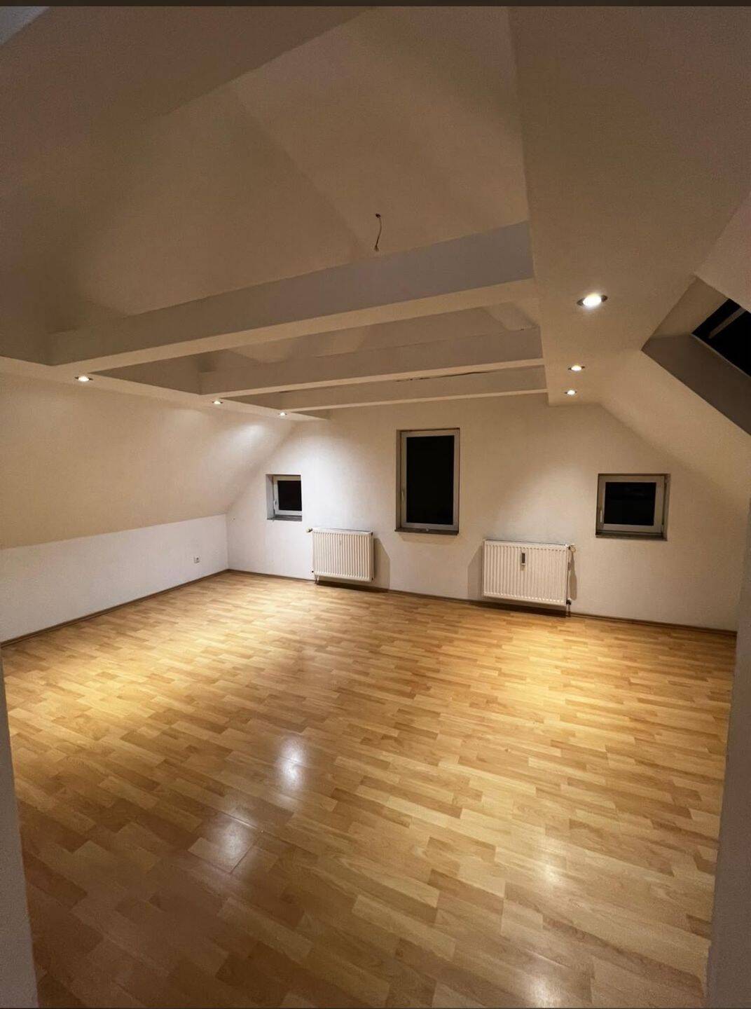 Gemütliche Dachgeschosswohnung in zentraler Lage von Bielefeld-Heepen abzugeben!, 33719 Bielefeld (Brönninghausen Heepen Oldentrup)