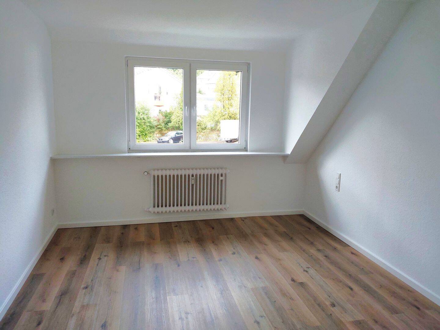 Wohnen mit Garten: 4-Zimmer-Eigentumswohnung inklusive Garage, 57462 Olpe