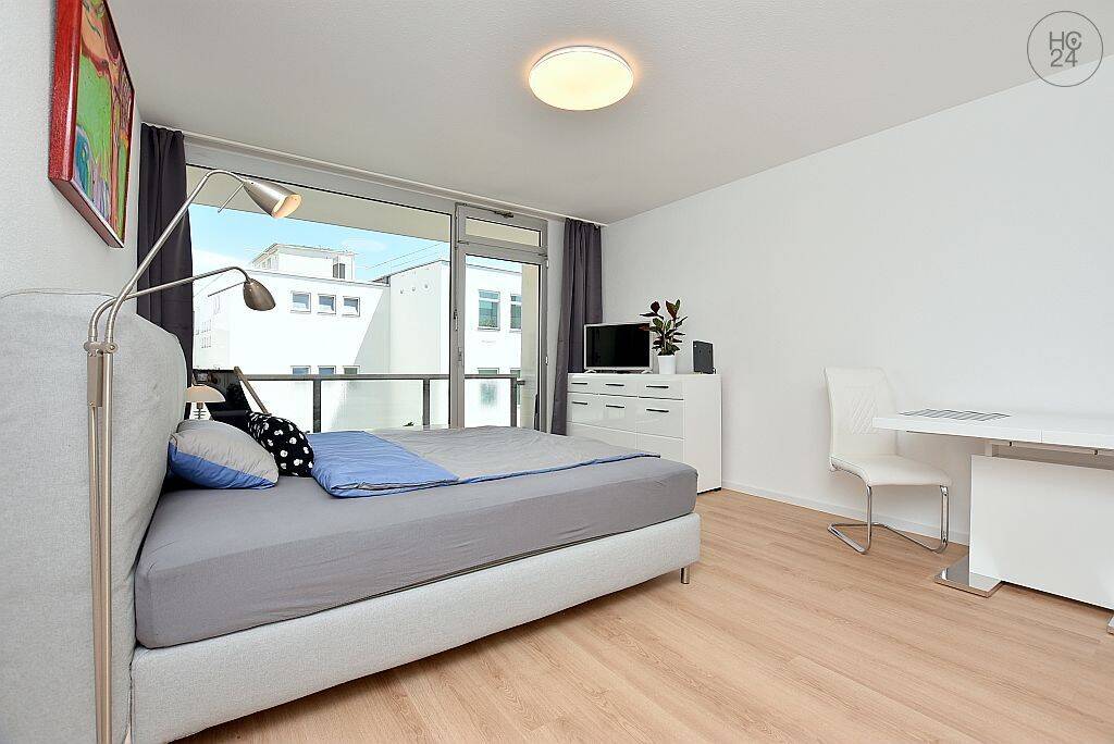 Hell und modern möbliertes Apartment mit Balkon in Stuttgart Mitte, 70178 Stuttgart (Mitte Süd West)