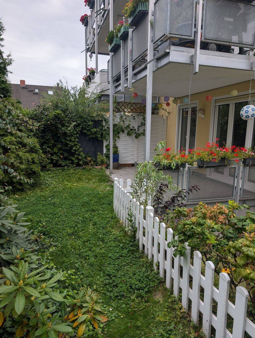 Großzügige Souterrainwohnung mit Terrasse und eigenem Garten in ruhiger Lage im Süden Berlins, 12355 Berlin (Neukölln Kolonie Platanenblick Rudow Siedl. An der Rudower Höhe)