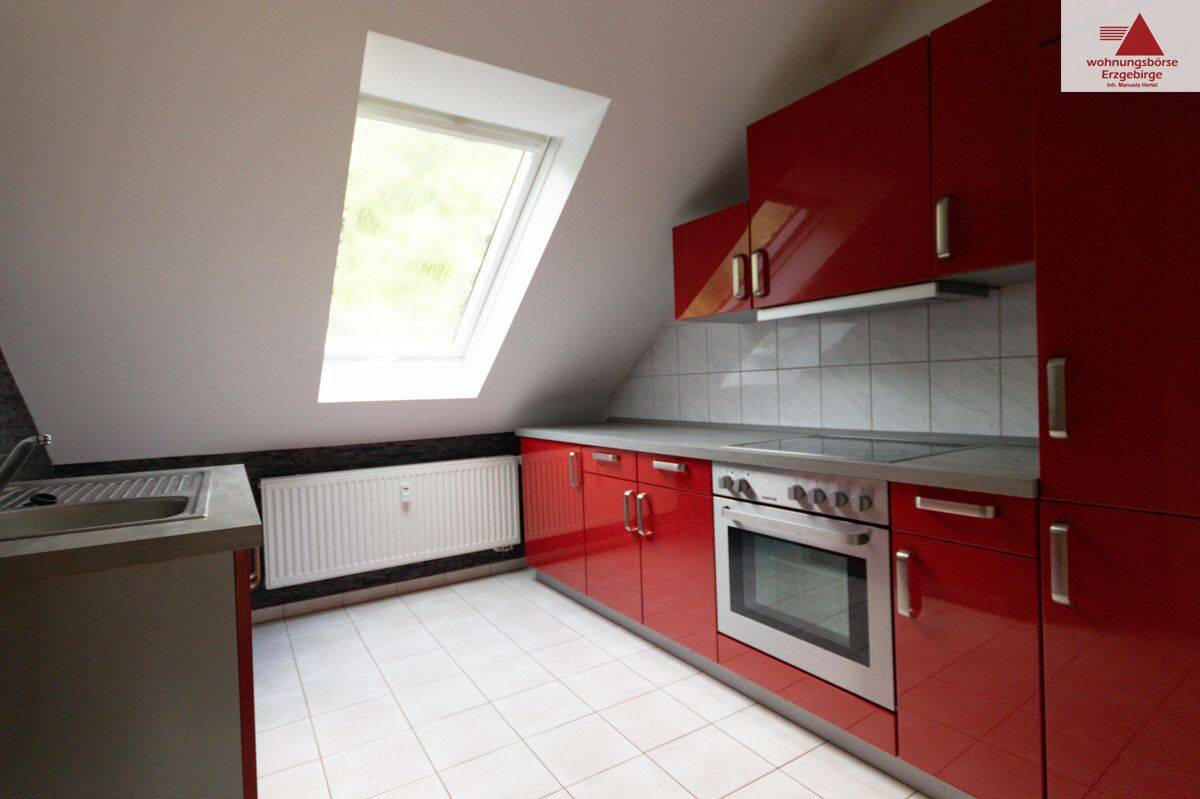Gemütliche 2-Raum-Dachgeschosswohnung mit Einbauküche und PKW-Stellplatz in Annaberg OT Buchholz!, 9456 Annaberg-Buchholz