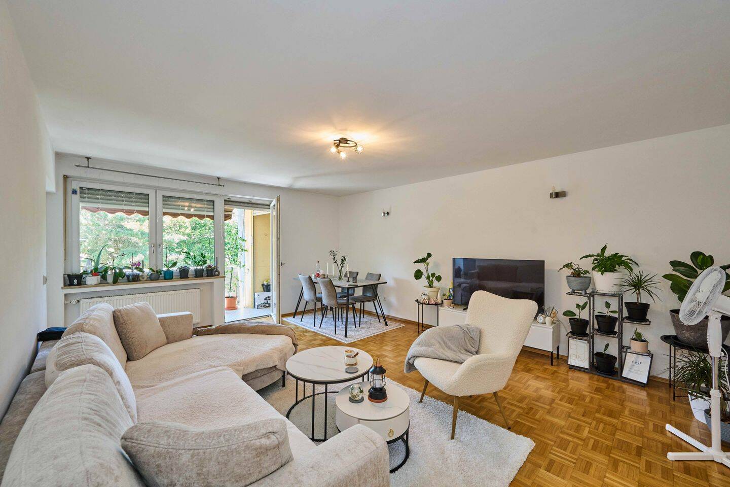 RESERVIERT – Straubinger Süden, 2 Balkone: Diese Wohnung hat alles, was Familien & Anleger suchen, 94315 Straubing