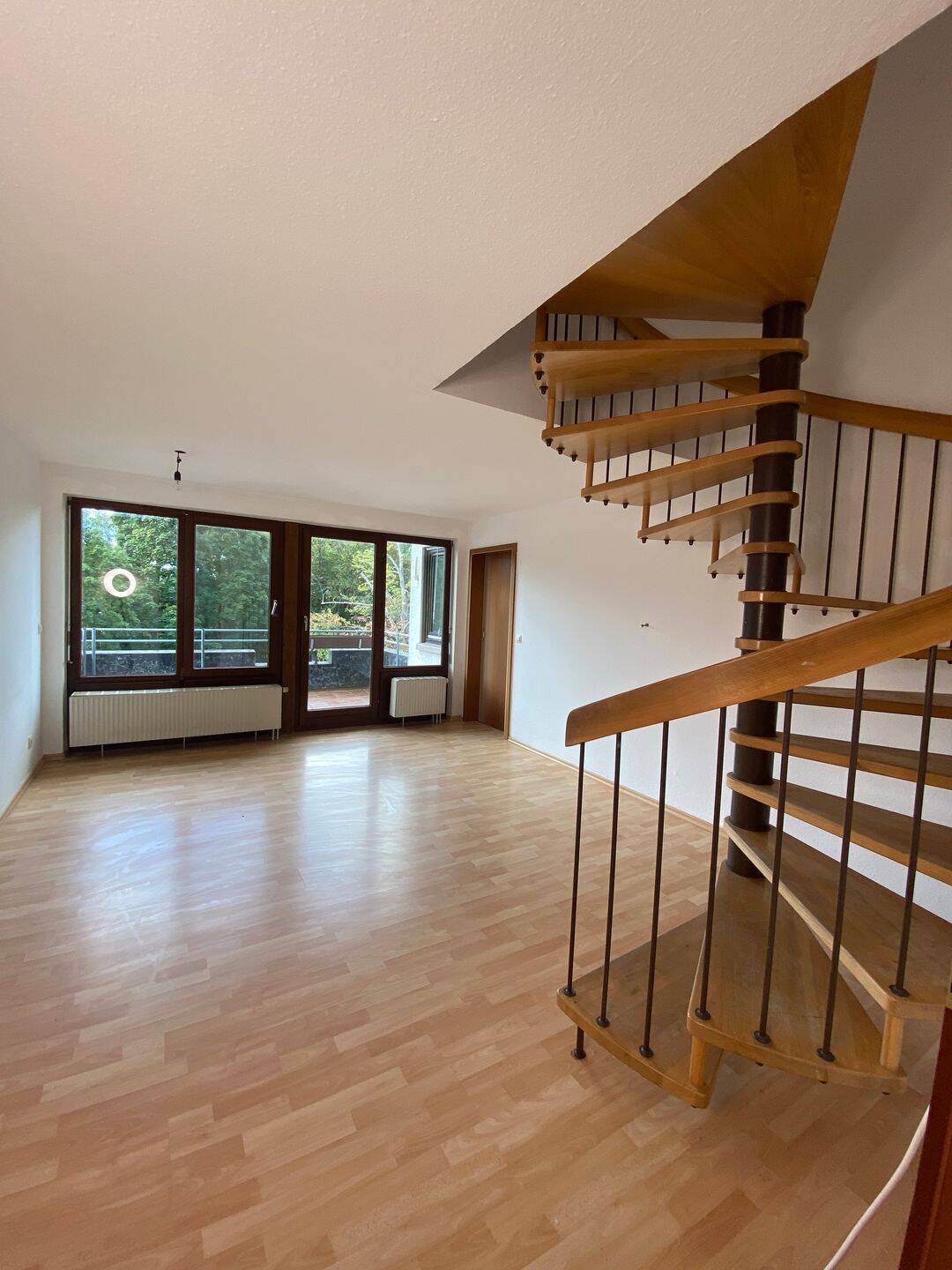 Sofort frei: 3-Zimmer-Maisonette mit Dachterrasse, Balkon & TG in Niederweiler, 79379 Müllheim