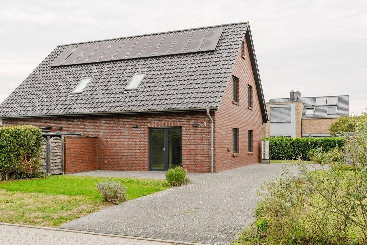 Energieeffiziente Doppelhaushälfte mit Luftwärmepumpe und Photovoltaikanlage, 21423 Winsen (Luhe)