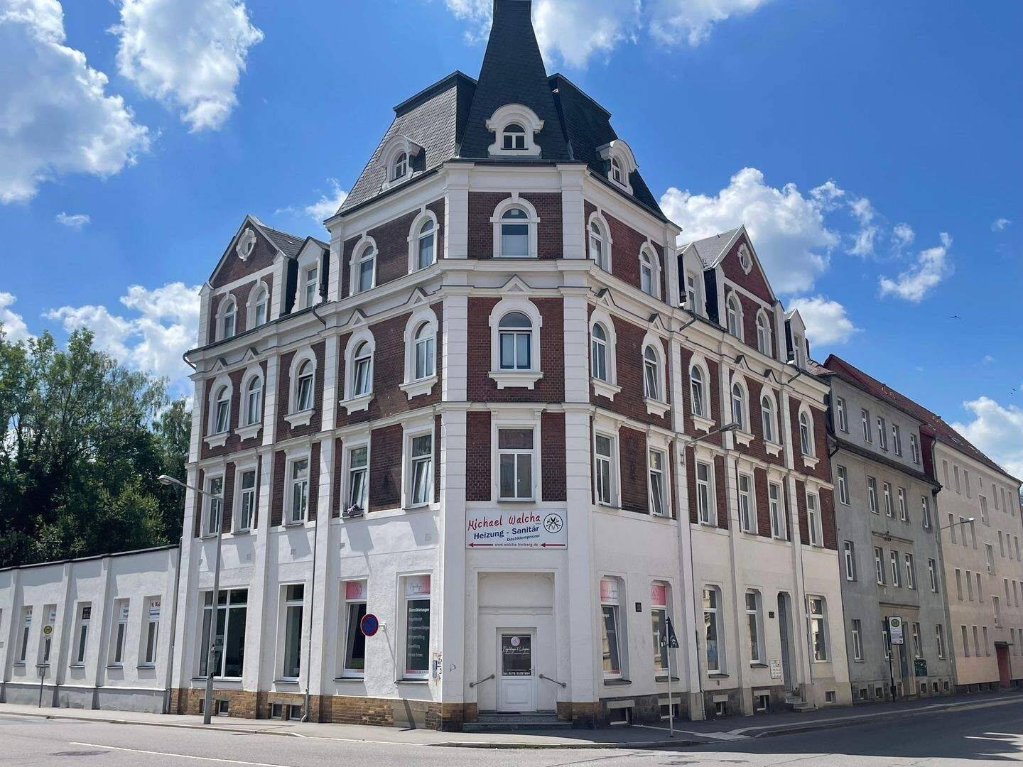 Attraktiv hochwertige WG mit 4 Zimmern im Dachgeschoss mit Einbauküche und Stellplatz, 9599 Freiberg