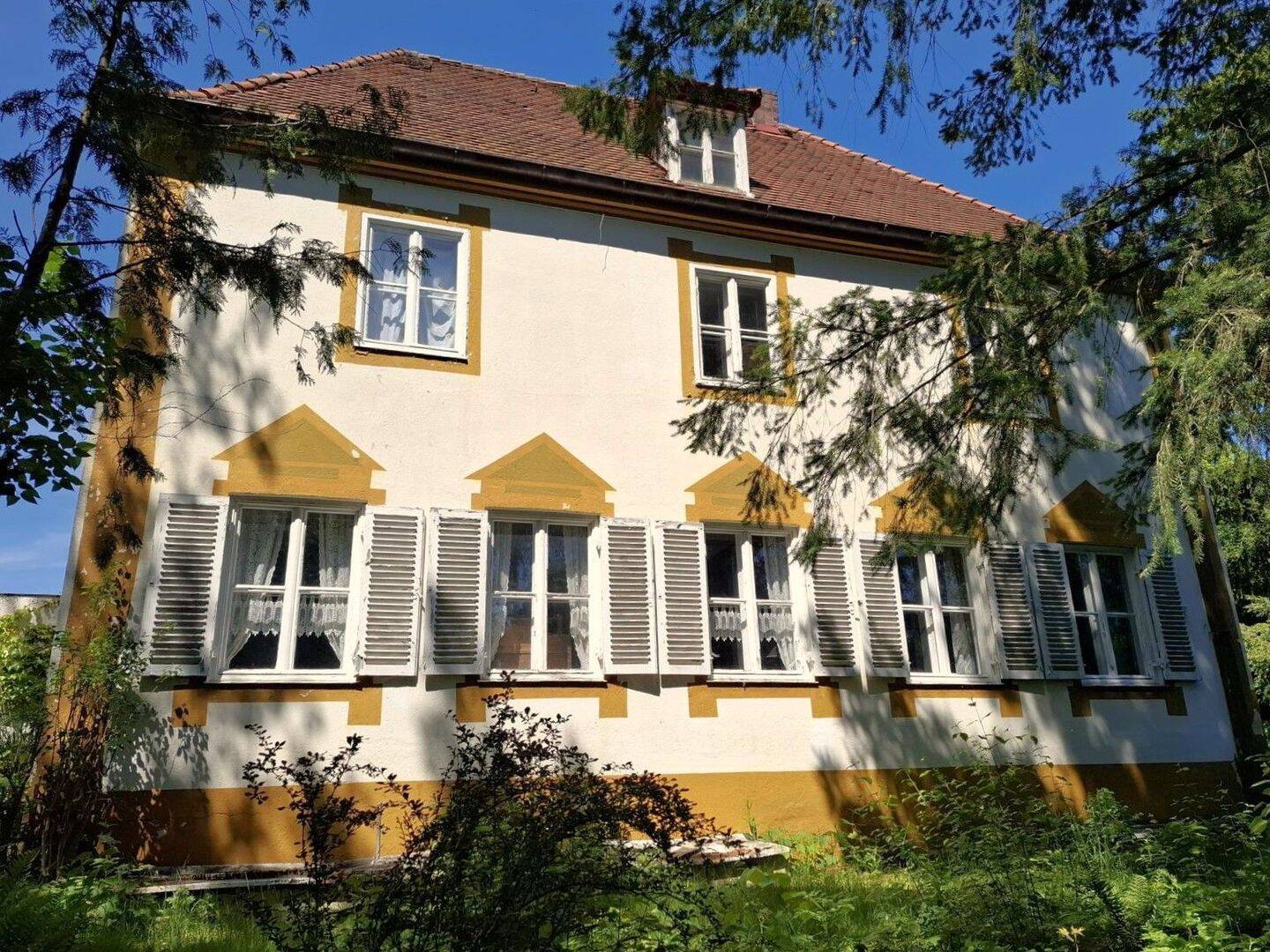 Sanierungsbedüftiges Gründerzeit Arzthaus mit tollem Grundstück, 84494 Neumarkt-Sankt Veit
