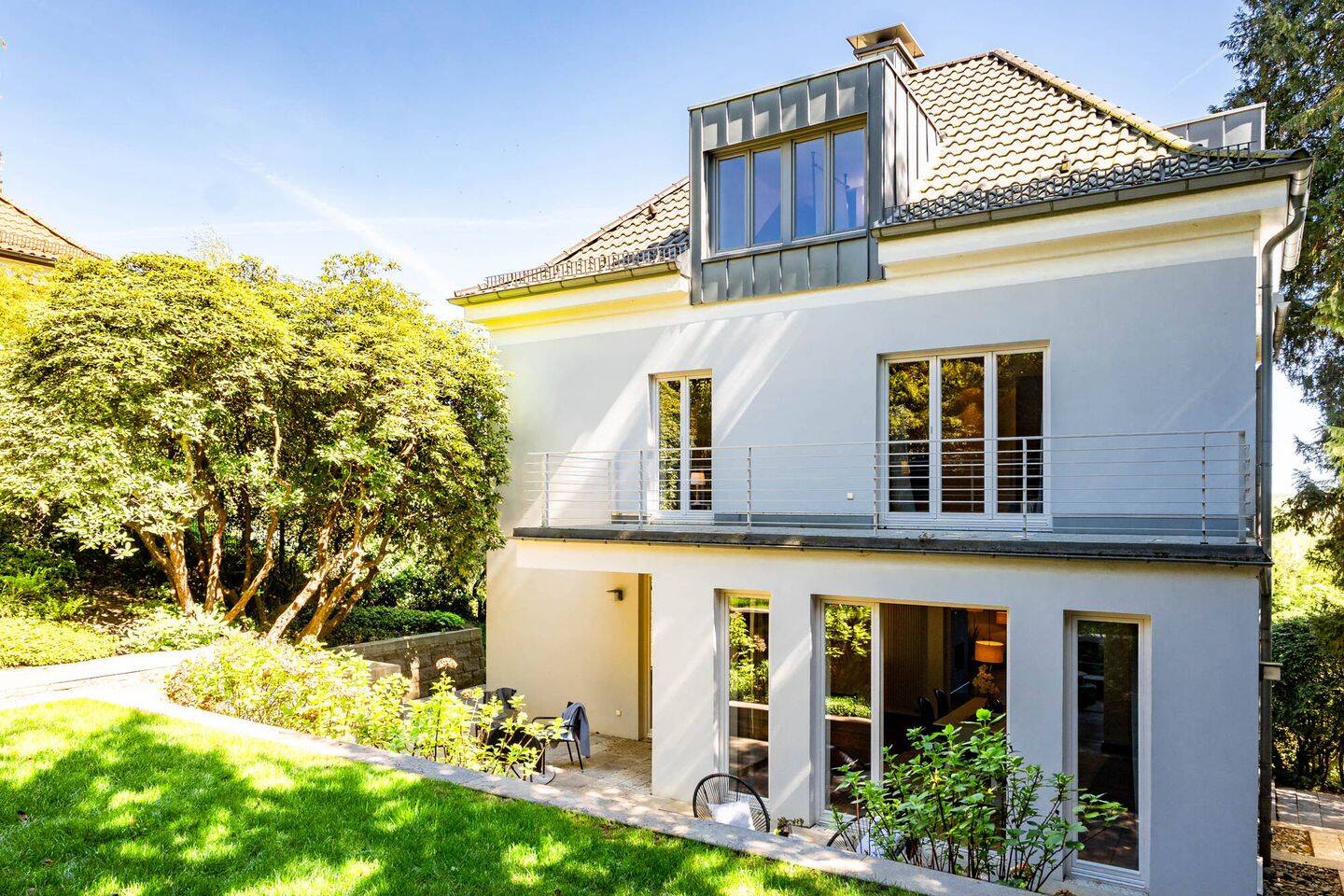 KEINE KÄUFERPROVISION Einzigartig ! – Unternehmervilla in bester Lage des botanischen Gartens, 33617 Bielefeld (Gadderbaum Innenstadt)
