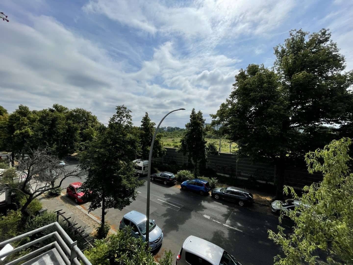 ! Verkauf ! Freie Erdgeschosswohnung mit Gartenanteil – Berlin Pankow !, 13187 Berlin (Pankow)
