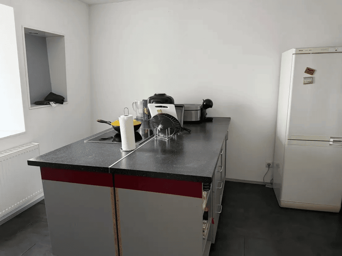 renovierte 2,5 Zimmerwohnung mit EBK, 67655 Kaiserslautern (Innenstadt)