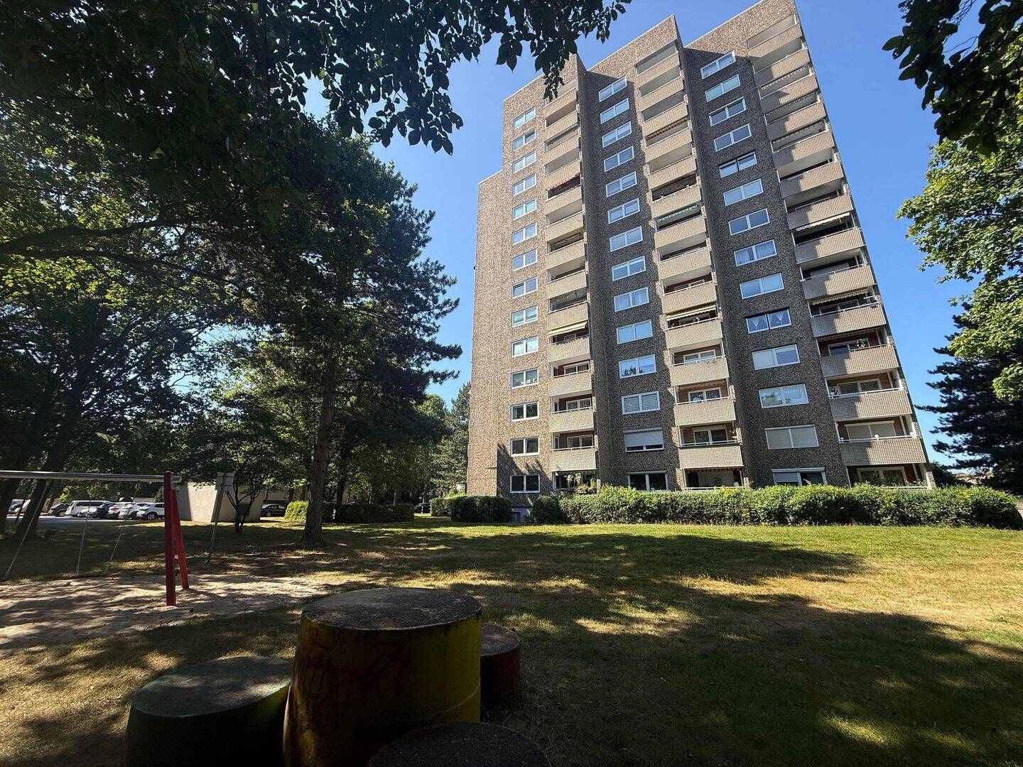 4 Zimmer-ETW mit zwei Garagen, Lift sowie beeindruckendem Fernblick nahe der Dönche! – sofort frei, 34134 Kassel (Niederzwehren Oberzwehren Süsterfeld/Helleböhn)