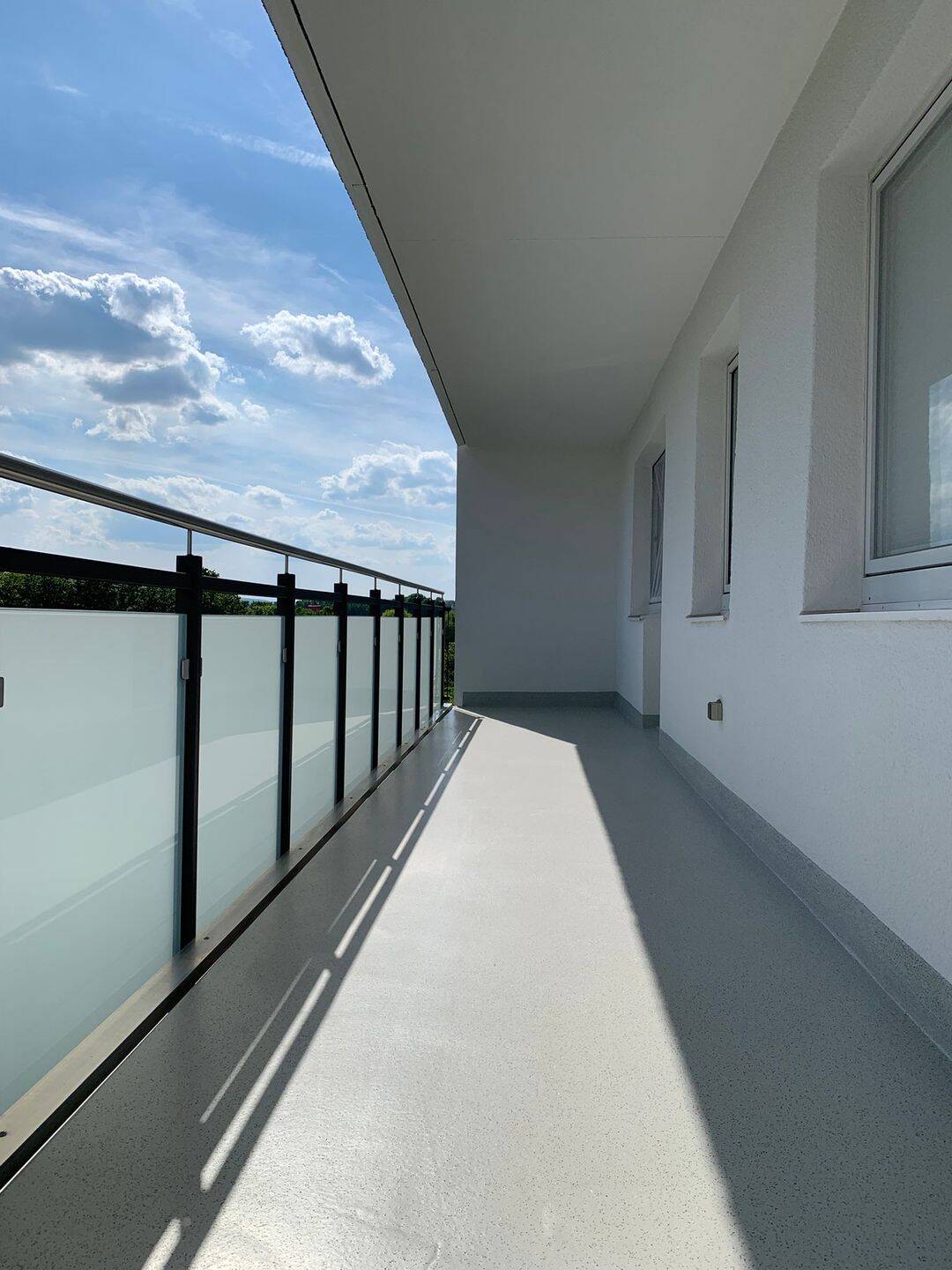 Lichtdurchflutete 2-Zimmer-Wohnung mit Südbalkon, 65760 Eschborn