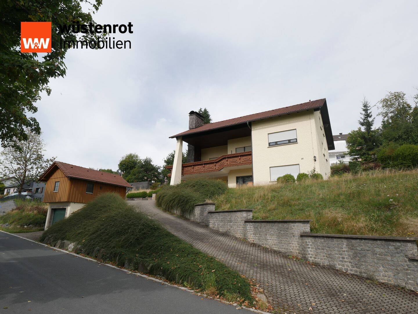 Gepflegtes Einfamilienhaus mit großen Garten in Tettau, 96355 Tettau