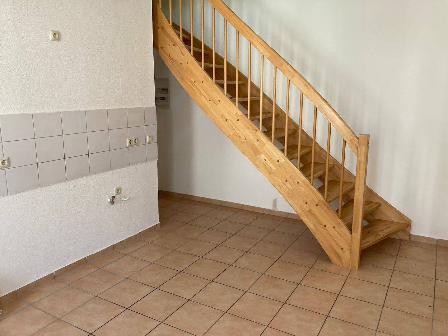 Altbau-Charme: Großzügige Maisonette-Wohnung mit Wintergarten und Dachterrasse., 7545 Gera (Bieblach Innenstadt Ostviertel Pforten Untermhaus)