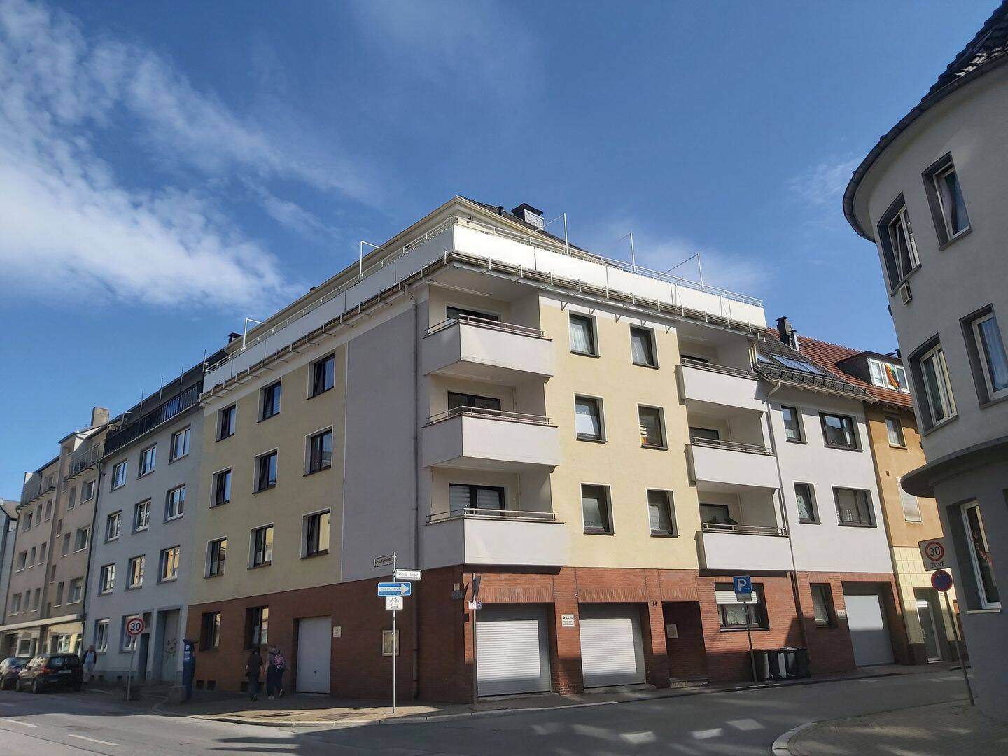 Frisch modernisierte, helle 2-Zimmer-Wohnung mit großzügiger Dachterrasse in Wuppertal Barmen, 42275 Wuppertal (Barmen)