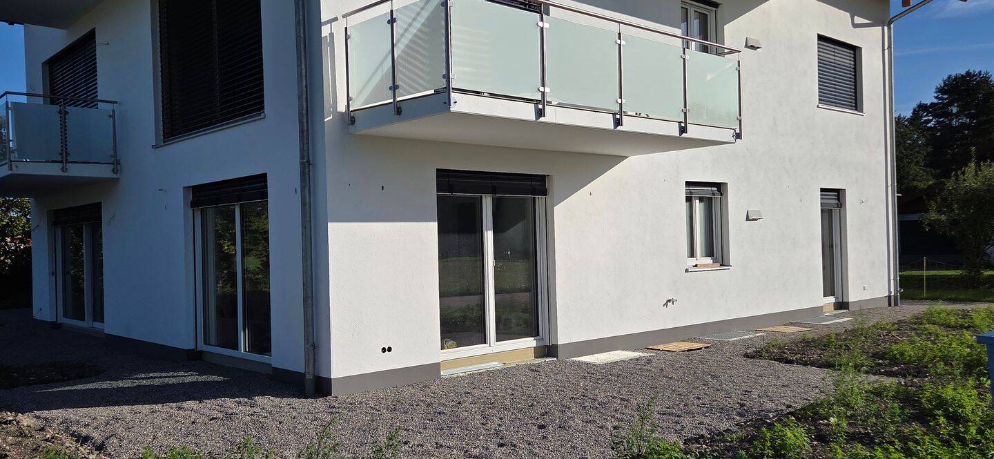 Erstbezug mit Terasse und Bergblick, 83233 Bernau a. Chiemsee (Bernau)