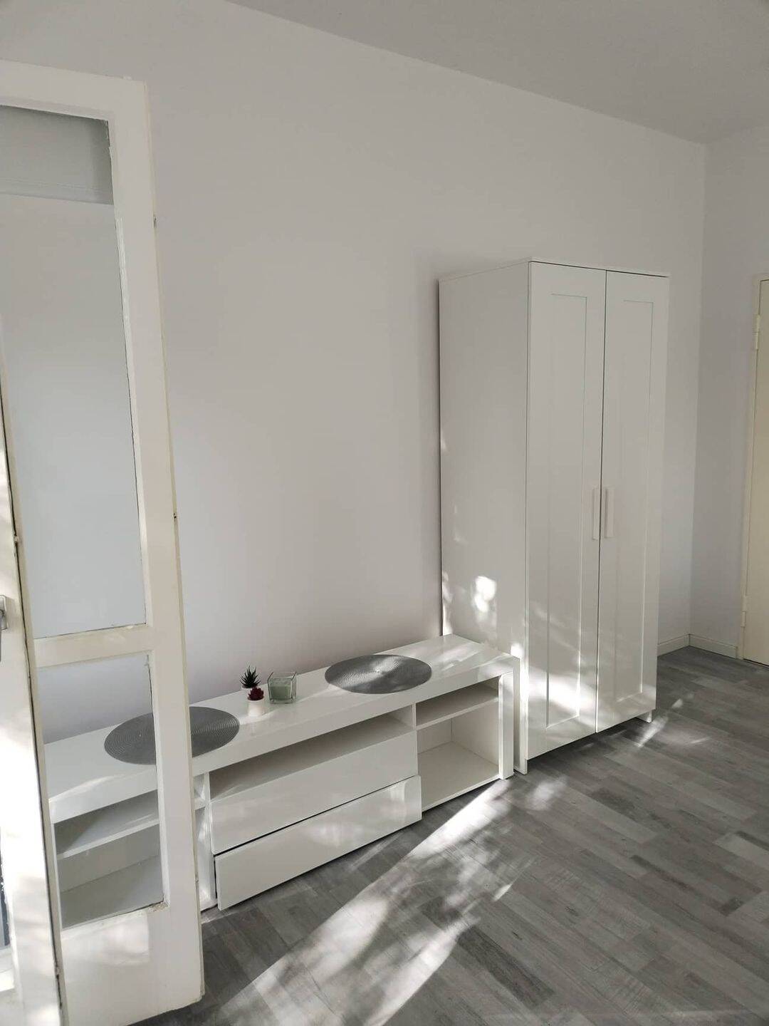 Gemütliche möblierte 1-Zimmer-Wohnung mit Balkon ab sofort, 12249 Berlin (Steglitz-Zehlendorf Lankwitz Marienfelde)