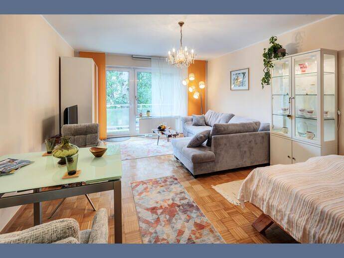 Möbliert: Neu eingerichtetes Apartment mit Balkon in München-Solln, 81479 München (Thalk. Obersendl.-Forsten-Fürstenr.-Solln)