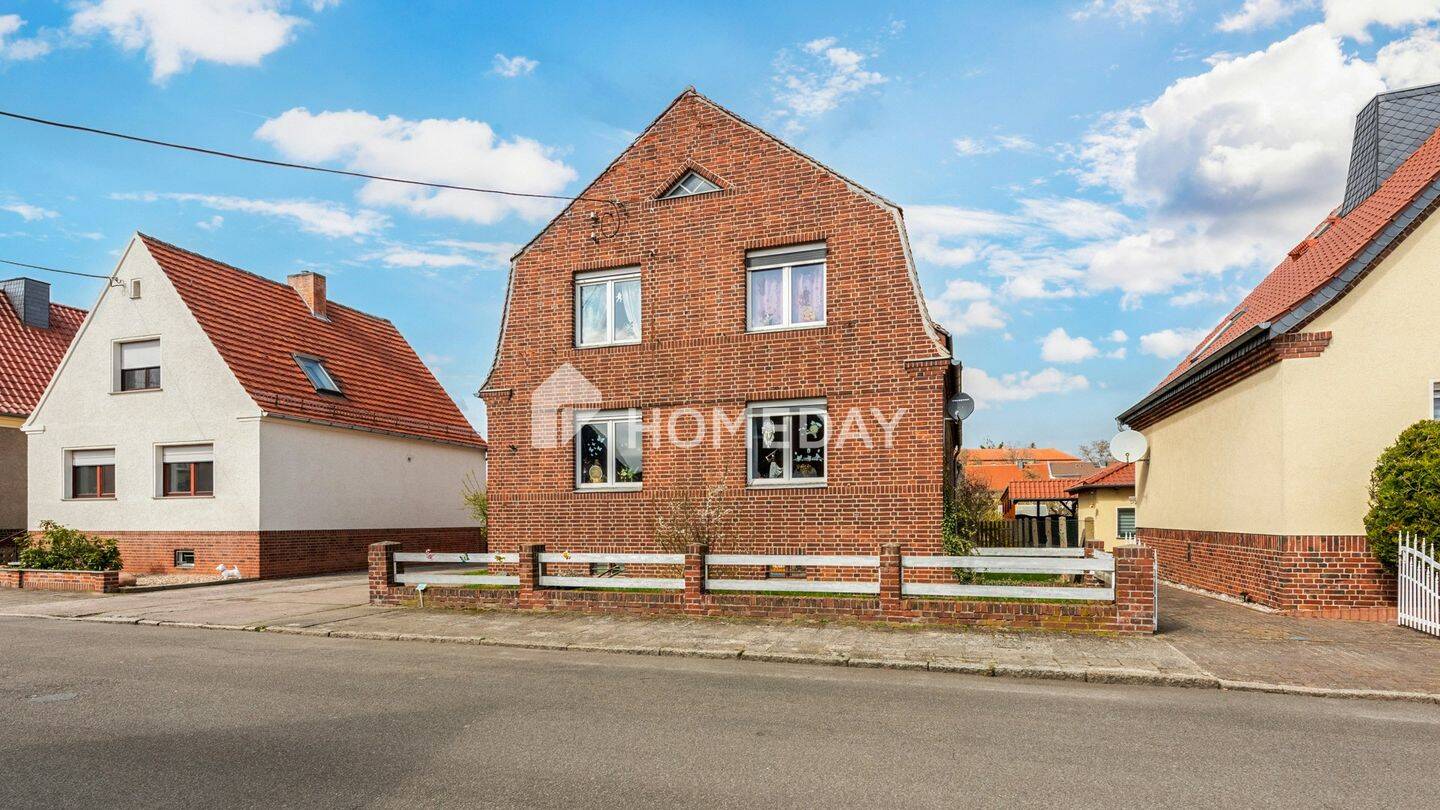 Solides EFH mit Innenhof, Garage, Nebenhaus und großem Garten in ruhiger Umgebung, 39307 Genthin