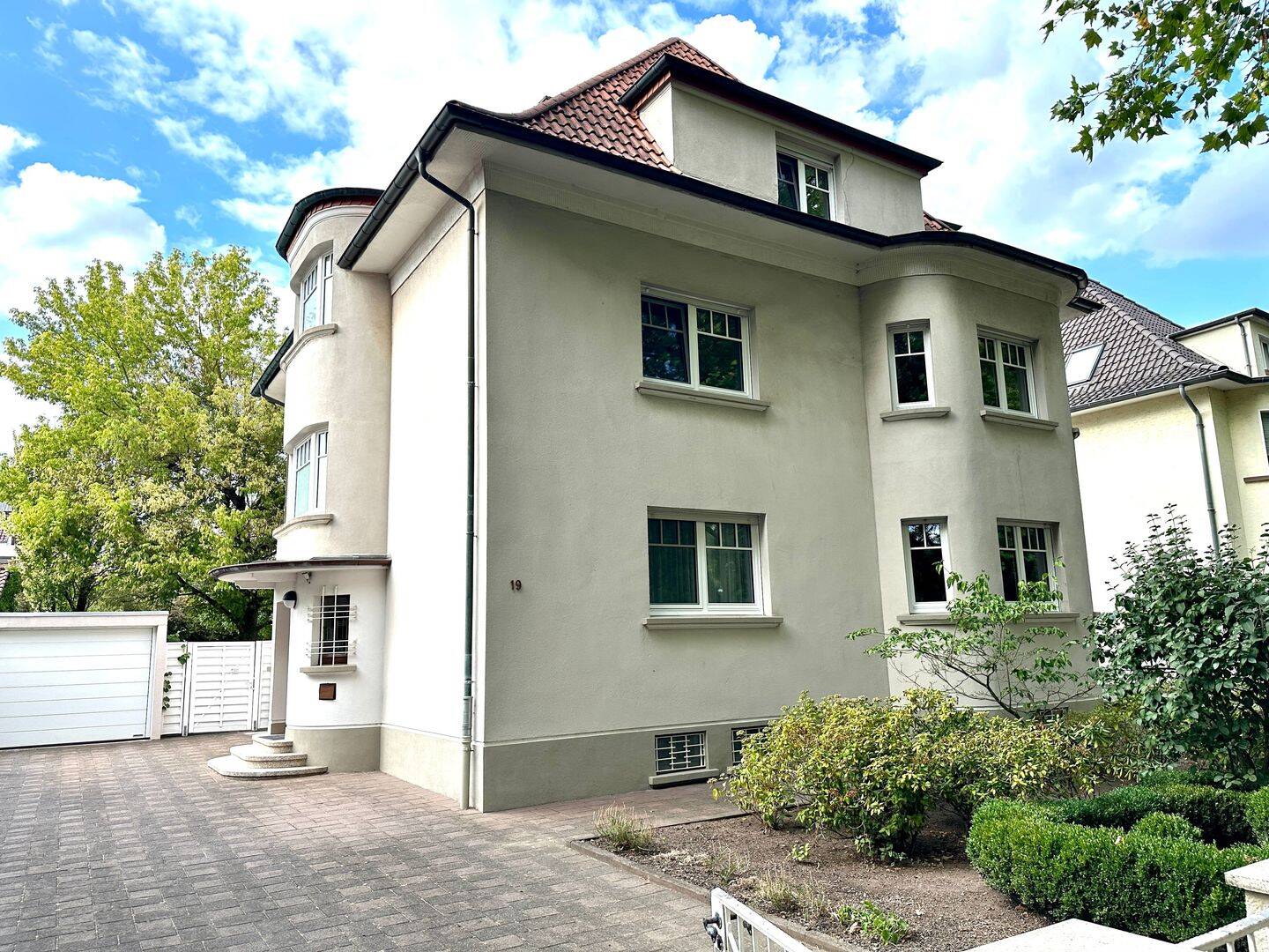 Freistehendes, hochwertig ausgestattetes Villenanwesen in Völklingen, 66333 Völklingen