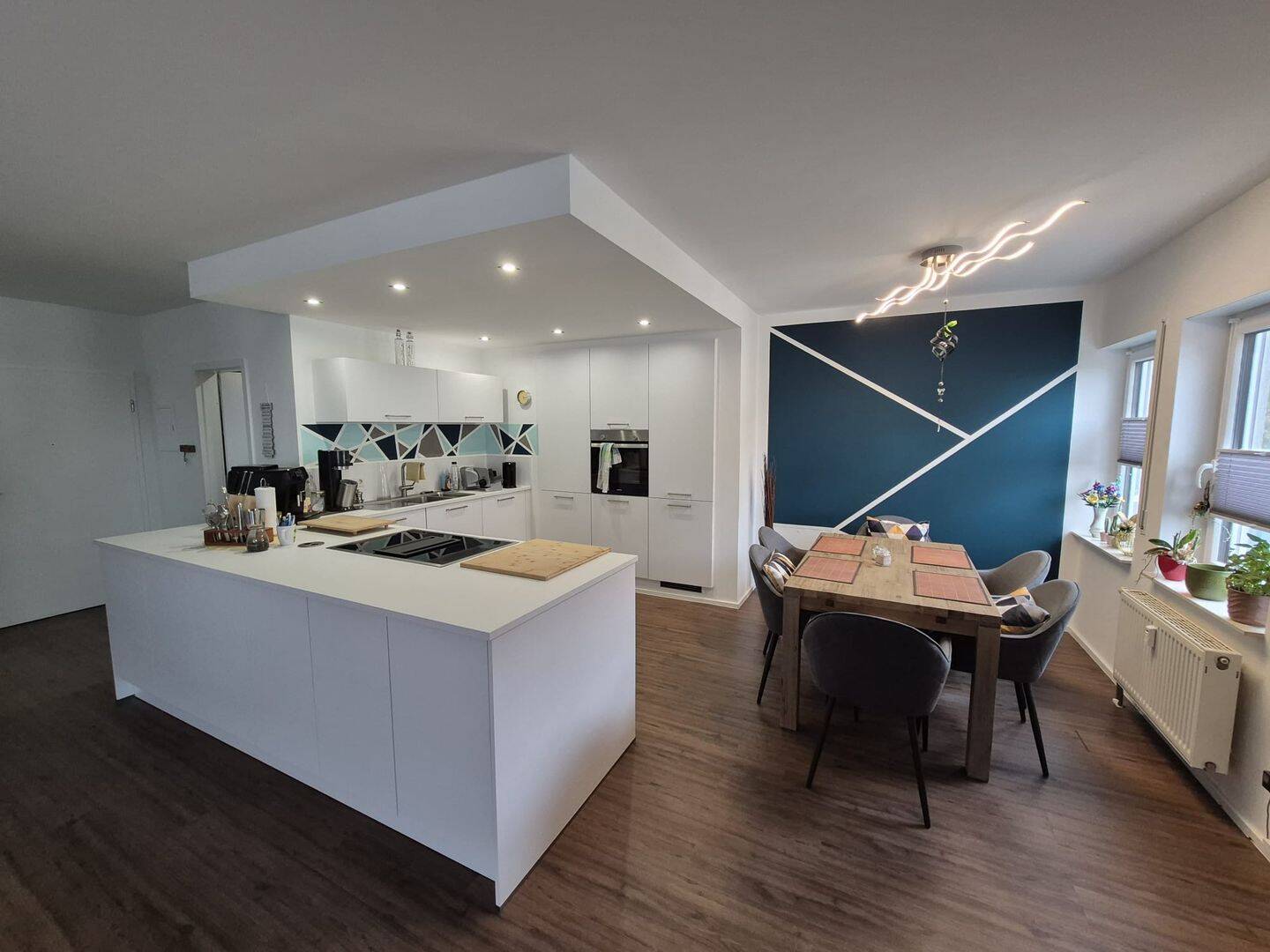 Hochwertig sanierte 3-Zimmer-Wohnung mit Balkon in Neuhaus am Rennweg, 98724 Neuhaus am Rennweg