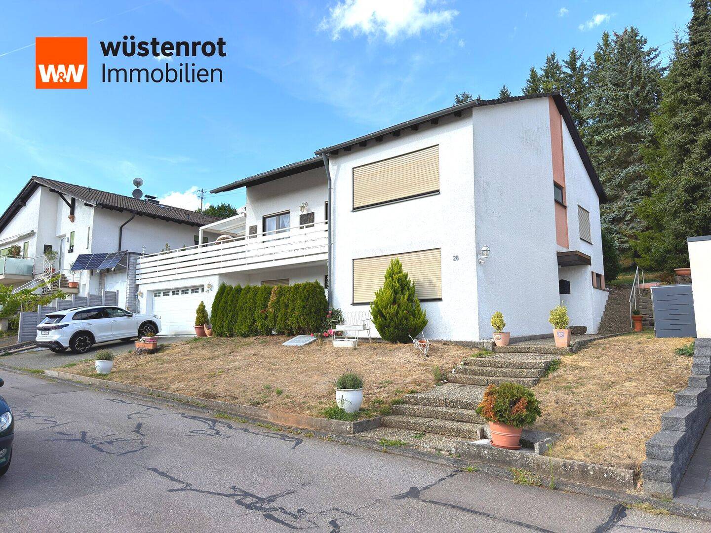 Gepflegtes Einfamilienhaus in Aach mit Einliegerwohnung und großem Garten, 54298 Aach