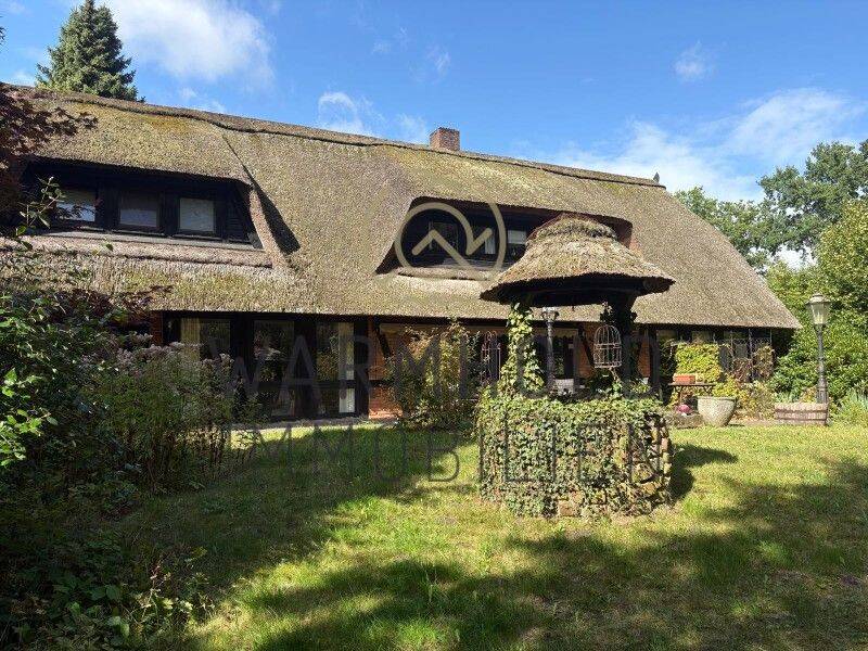 Wohnen mit Geschichte – stilvolles Reetdachhaus am Golfplatz & Waldrand, 21357 Barum