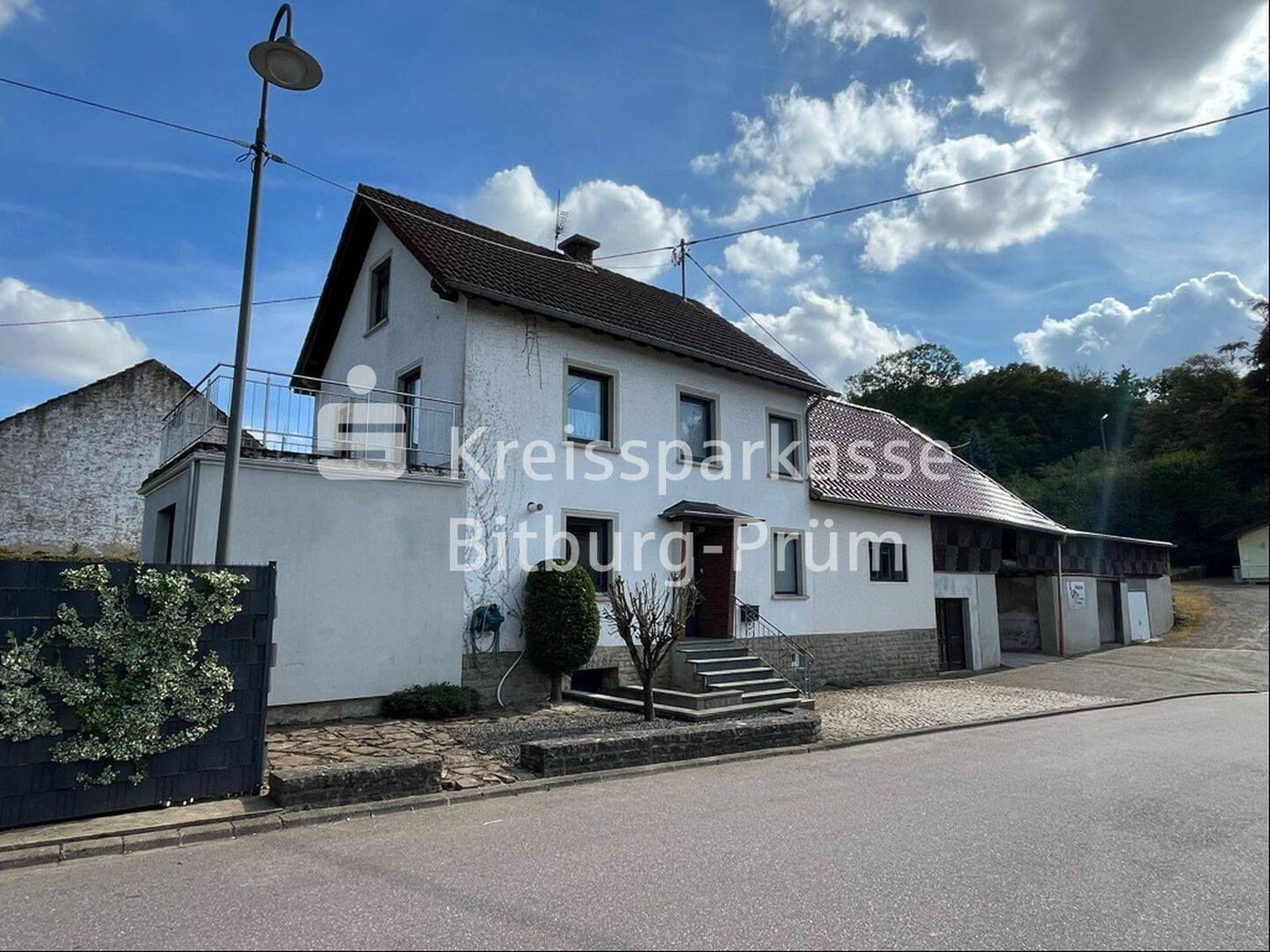 Grundstück mit Potential! Einfamilienhaus mit Nebengebäude u. Apartment, 54636 Meckel