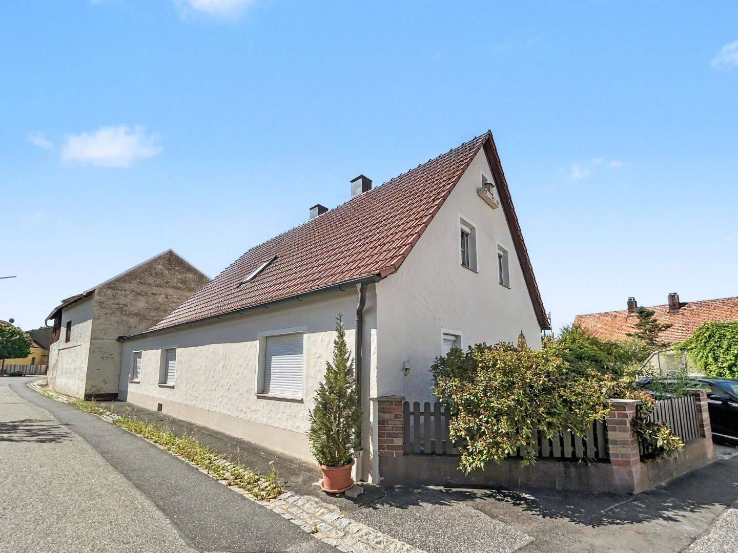 Charmantes Einfamilienhaus mit schönem Garten und vielseitigen Nutzungsmöglichkeiten in Freihung, 92271 Freihung