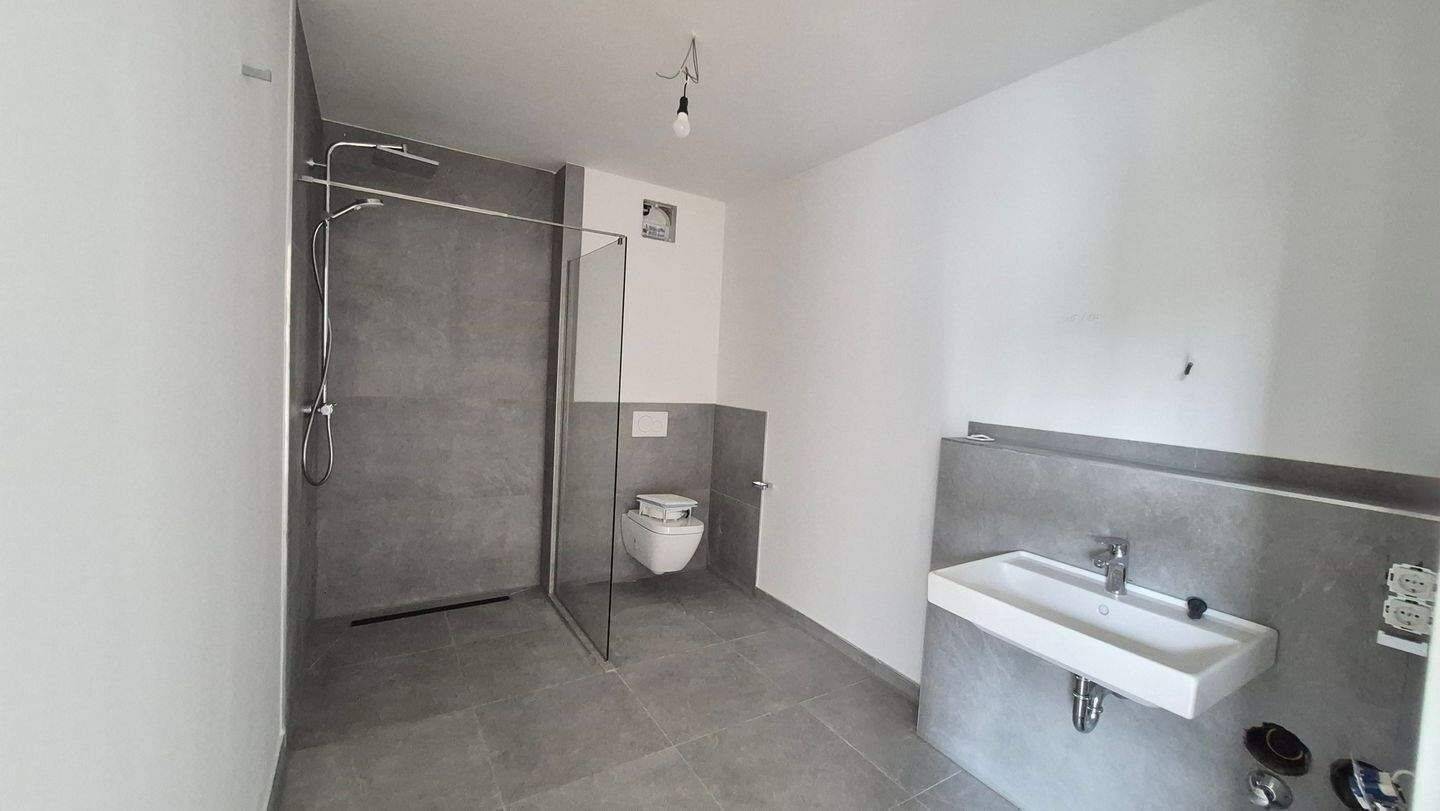 Freie Bes. Dienstag von 18 – 19 Uhr ! Moderner Wohnraum mit gelungener Grundrisslösung ! Loggia und Stellplatz ! Energieausweis A+ !, 41352 Korschenbroich
