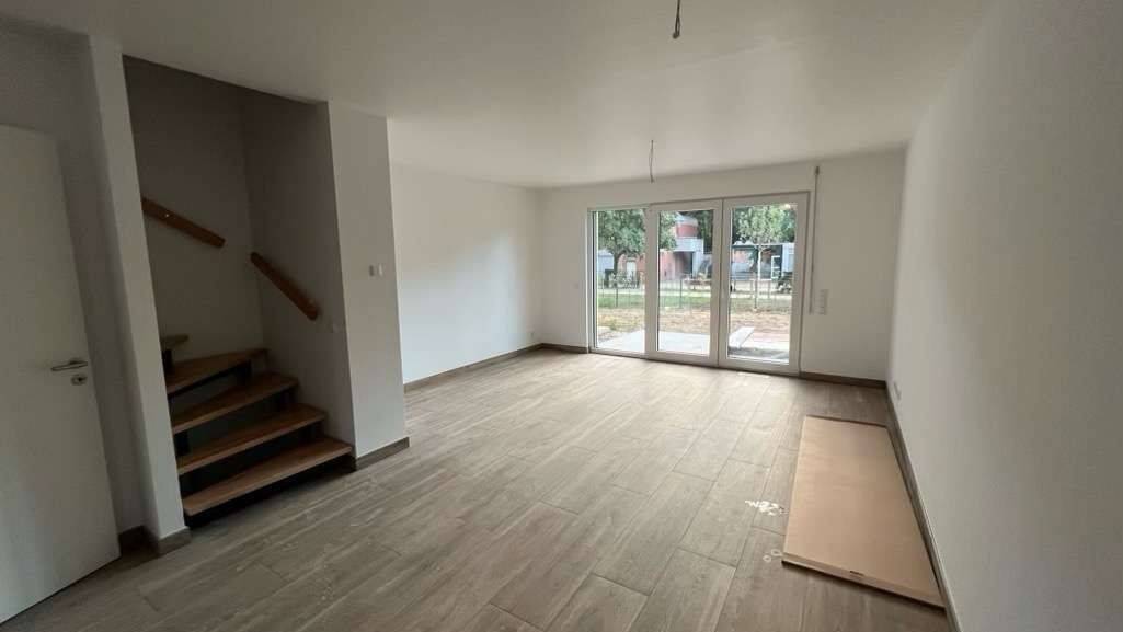 Hochwertiges Reihenhaus,Neubau 2022, 5 Zimmern, 65933 Frankfurt am Main (Griesheim)