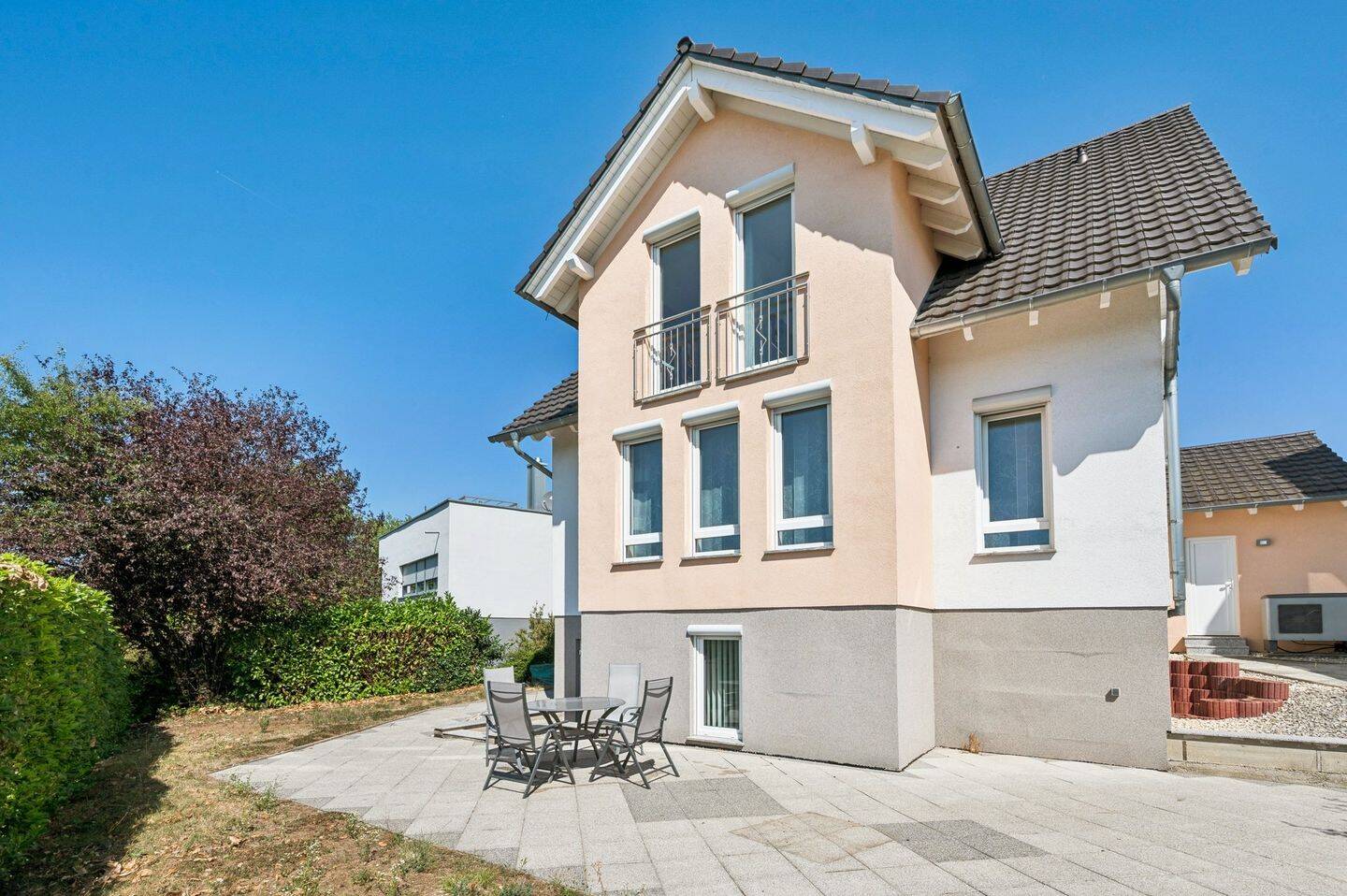 Modern und ruhig gelegen – großzügiges Haus für die ganze Familie, 75228 Ispringen