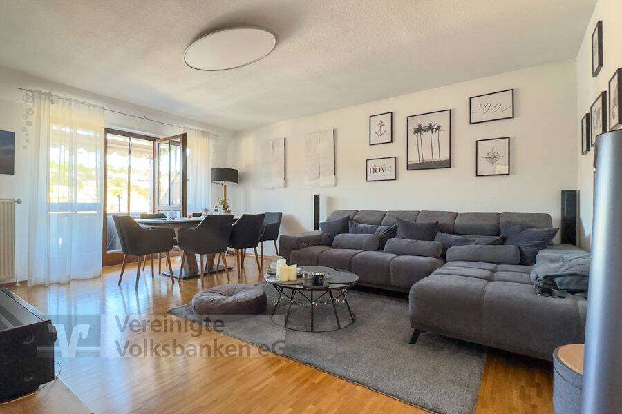 Charmante 3 Zimmer WHG mit schöner Aussicht und TG-Platz in Pfullingen zu verkaufen!, 72793 Pfullingen
