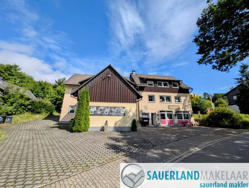 Ferienhaus mit 5 Wohneinheiten in Mollseifen – Renditestark in Wintersportregion, 59955 Winterberg