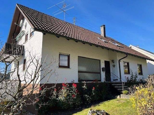 Tieringen – Großes, vielseitig nutzbares Wohnhaus (2-FH, Wohnen u. Arbeiten unter einem Dach) in toller, unverbaubarer Aussichtslage!, 72469 Meßstetten