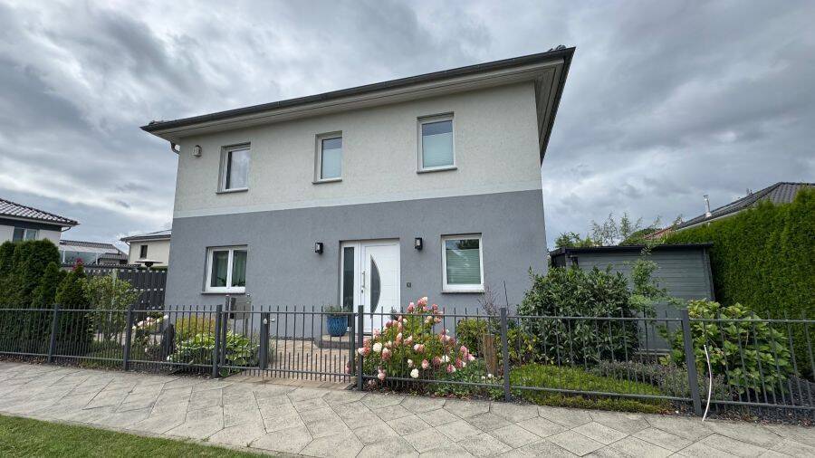 Provisionsfrei* Freistehendes Einfamilienhaus in familienfreundlicher Lage – ruhig gelegen mit guter Verkehrsanbindung, 13127 Berlin (Pankow)