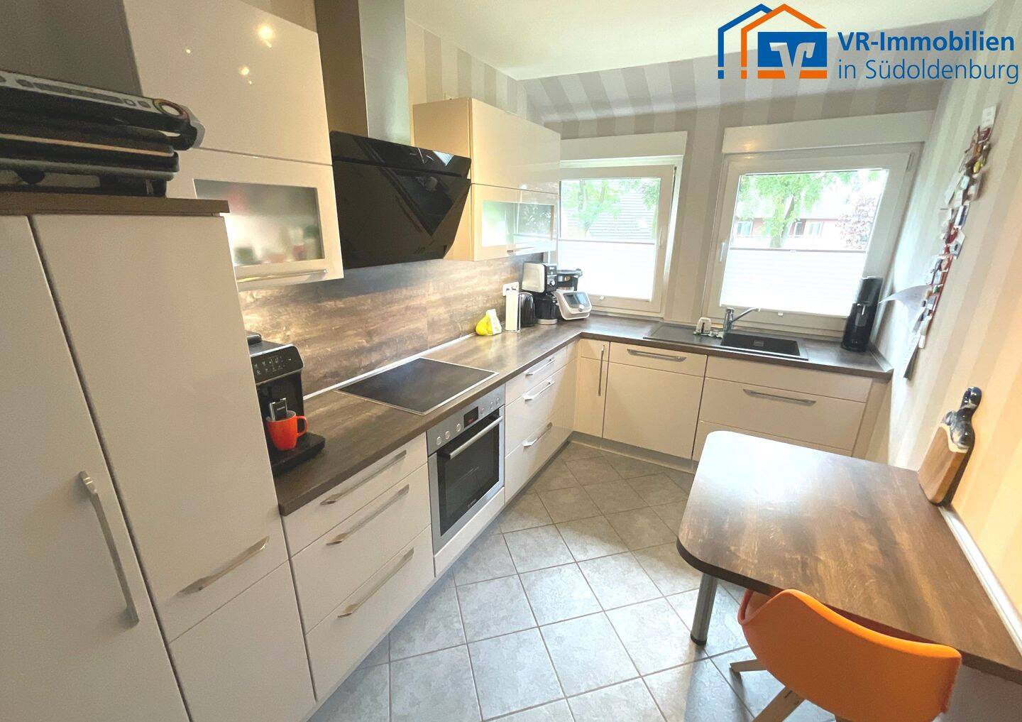 Sehr schöne Dachgeschosswohnung mit Balkon und Einbauküche in Garrel!, 49681 Garrel