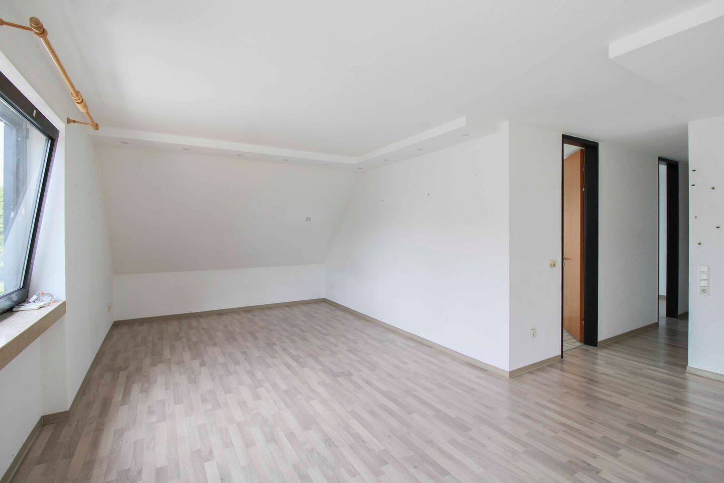 Bezugsfrei im Ortskern von Pivitsheide – 2-Zimmer-ETW mit Balkon, 32758 Detmold