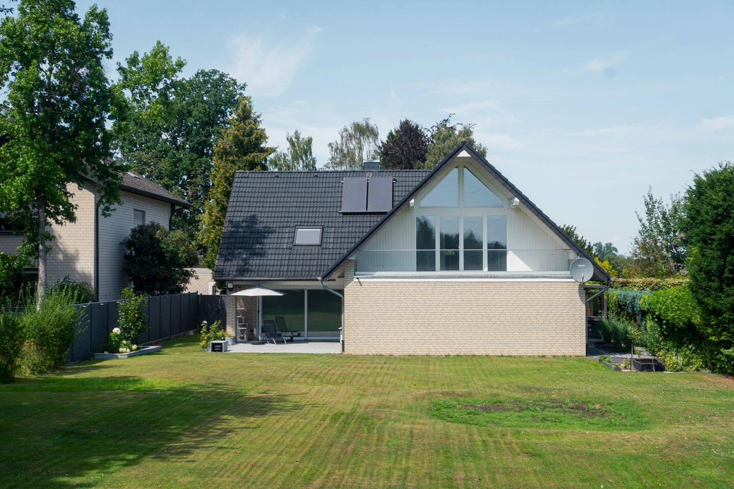 == Viel Platz, moderner Wohnkomfort & traumhafte Aussicht – EFH in Lage-Ehrentrup ==, 32791 Lage
