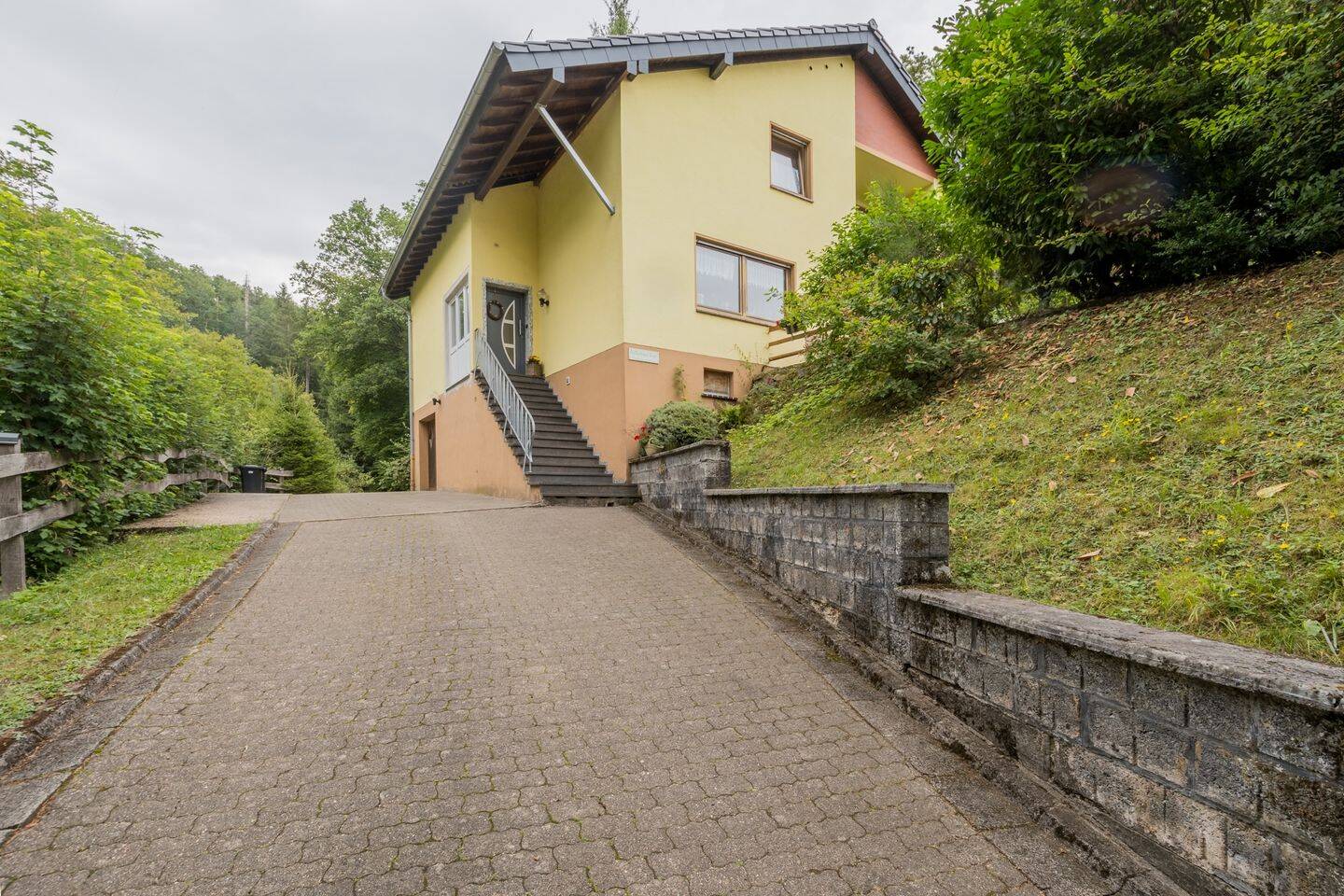 Freistehendes Wohnhaus in Densborn I 6 Schlafzimmer I 4 Badezimmer I Garten I plus Waldgrundstück I, 54570 Densborn