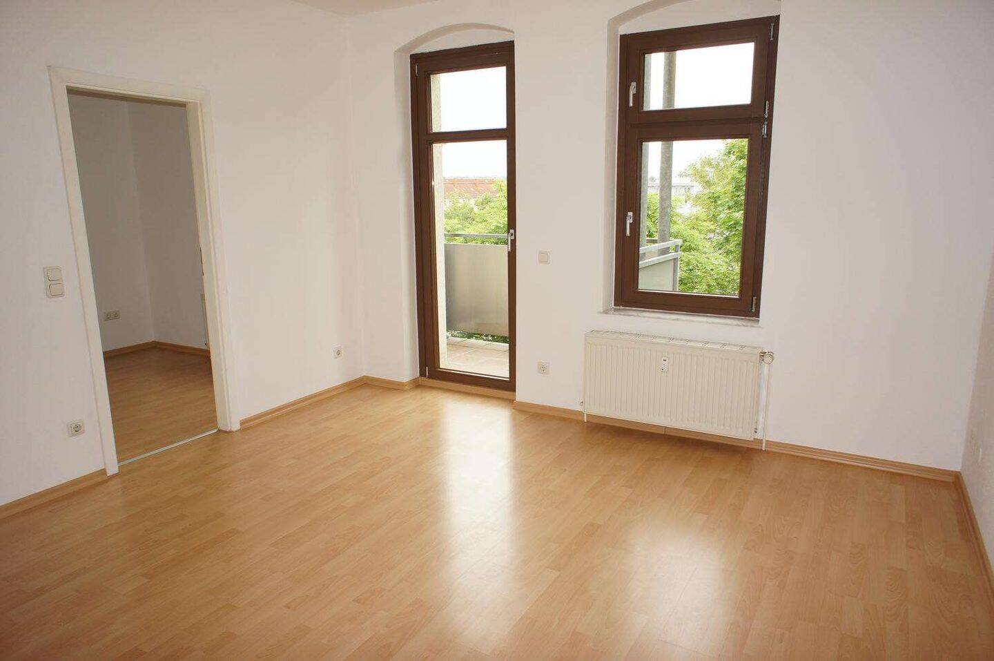 Schloß-Chemnitz – Laminat -offene Küche – sonniger West-Balkon, 9113 Chemnitz