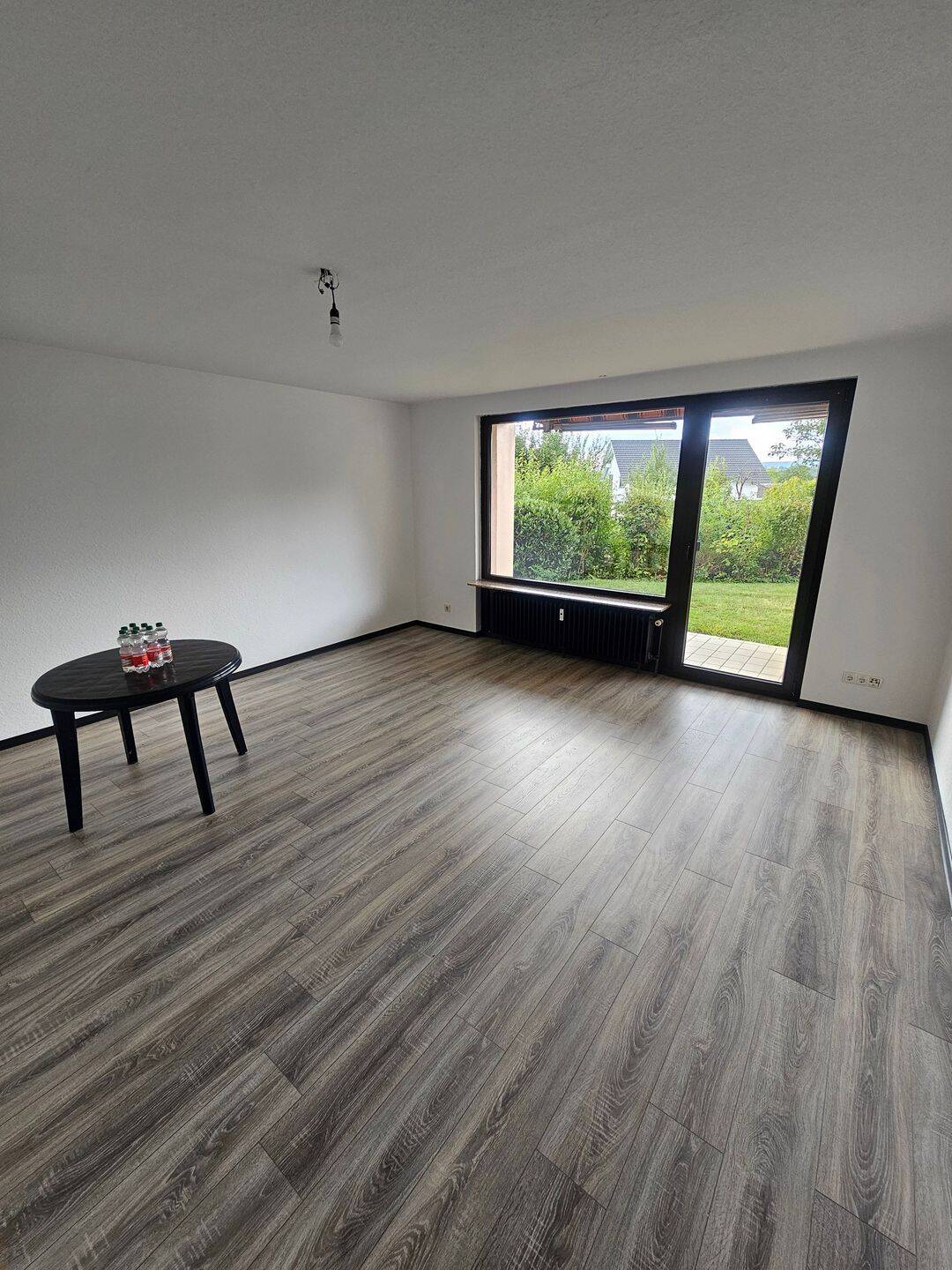 Erstbezug nach Renovierung, 3ZKB mit Terrasse, 34246 Vellmar (Hof Mondschirm)