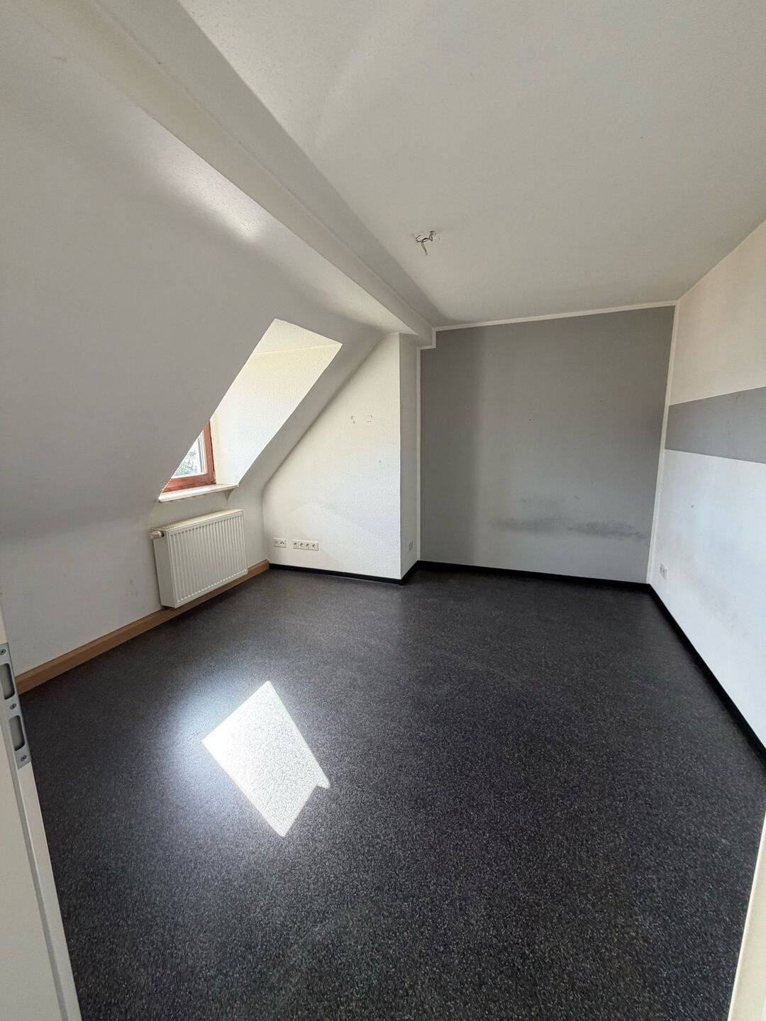 Helle 1-Zimmer-Dachgeschosswohnung in Trier, 54290 Trier (Innenstadt Trier-Süd)