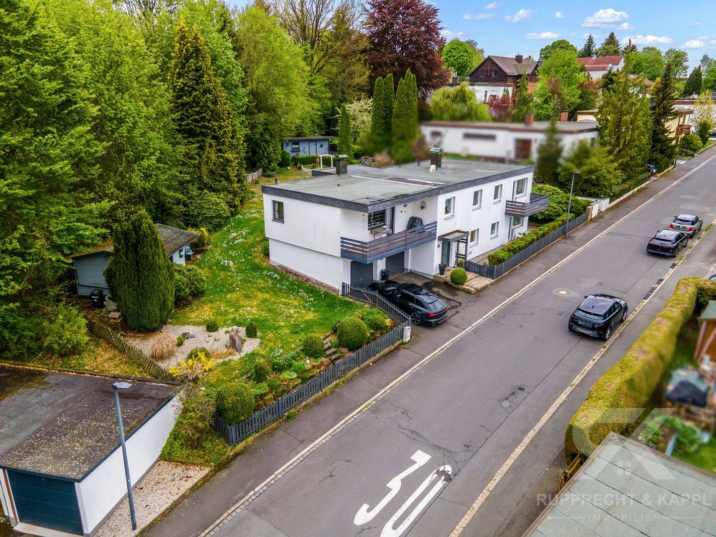 Großzügiges Einfamilienhaus mit ELW in begehrter Lage mit Traumgarten und vielseitigem Potenzial, 95615 Marktredwitz