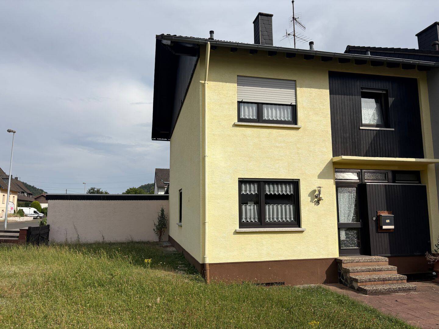 Gemütliches Reihenendhaus mit toller Raumaufteilung und großem Grundstück, 55618 Simmertal